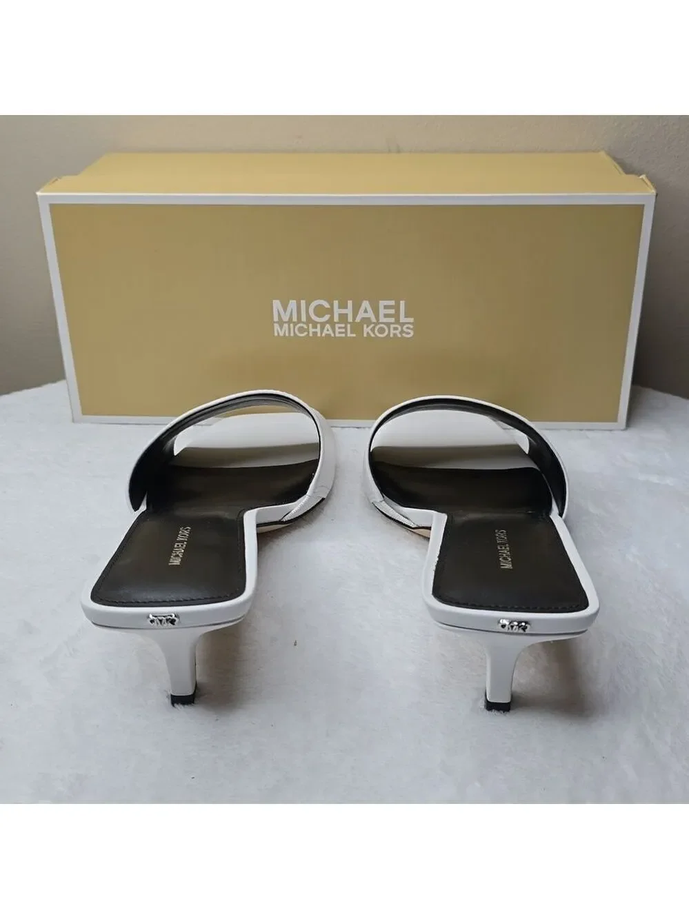 NIB Micheal Micheal Kors Merriam Kitten Sandal White Sz 8